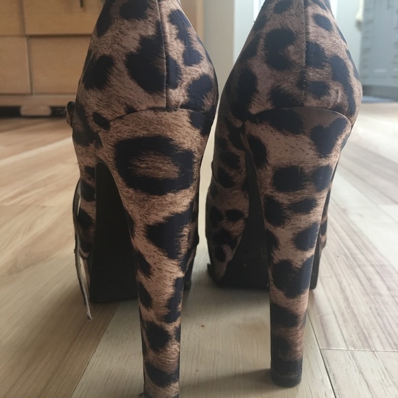 Leopard Print Platform Heels - Picture 4 of 5